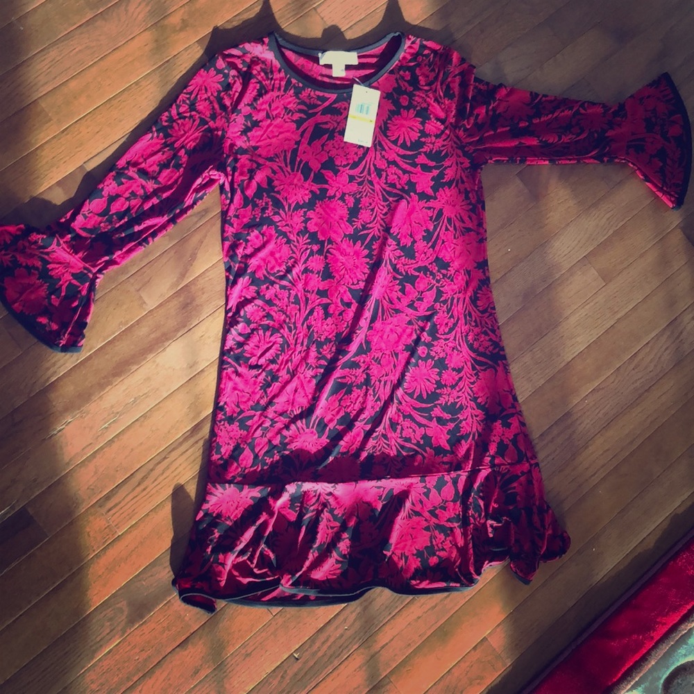 Mid sleeve dress